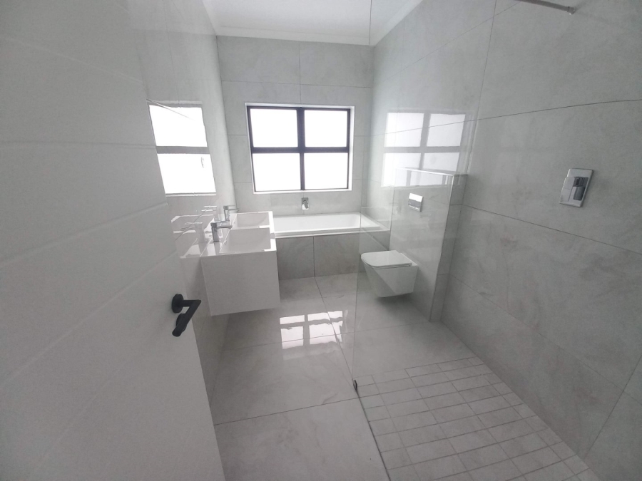 5 Bedroom Property for Sale in Sandown Western Cape